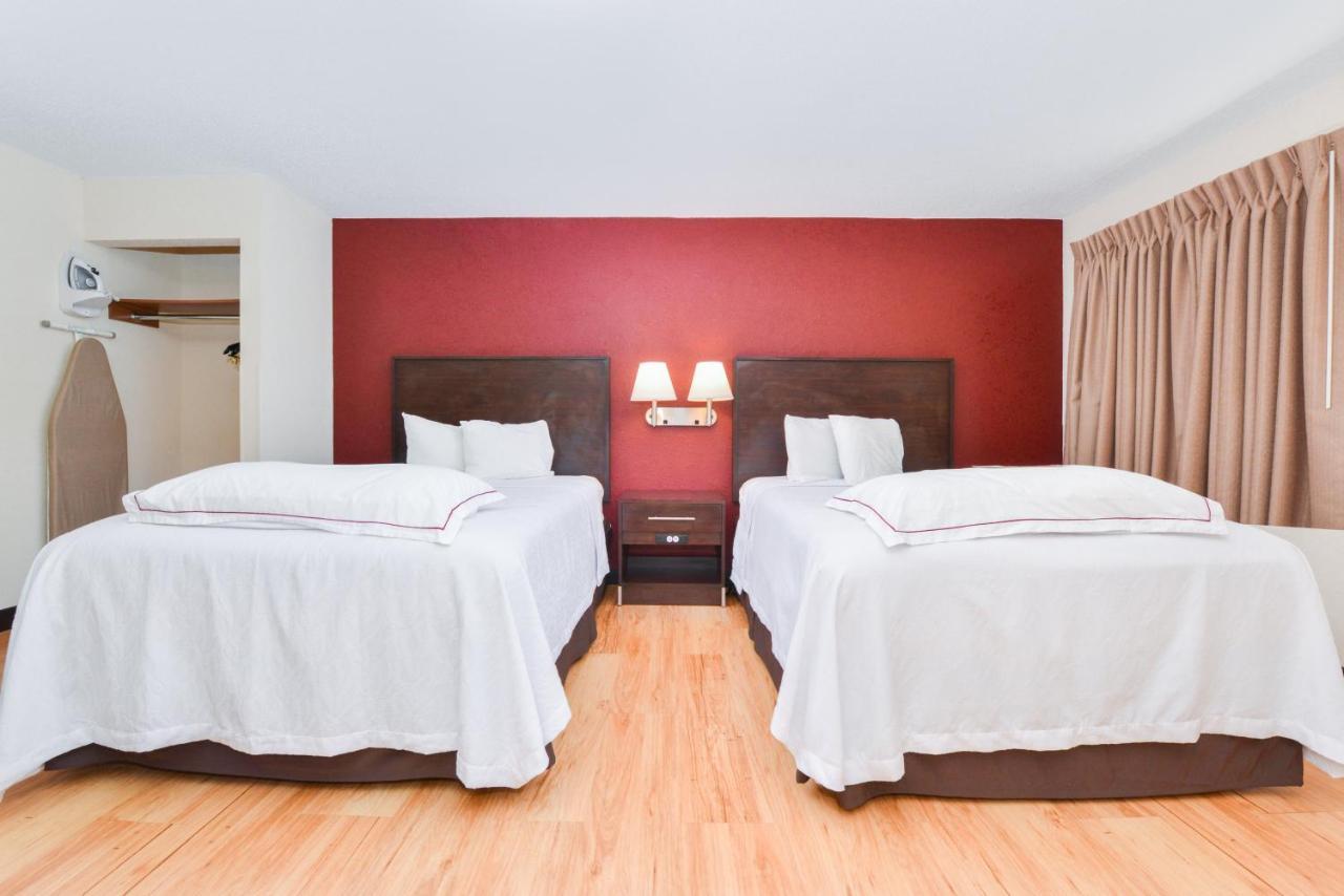 Red Roof Inn Plus+ & Suites Guilford Exteriér fotografie